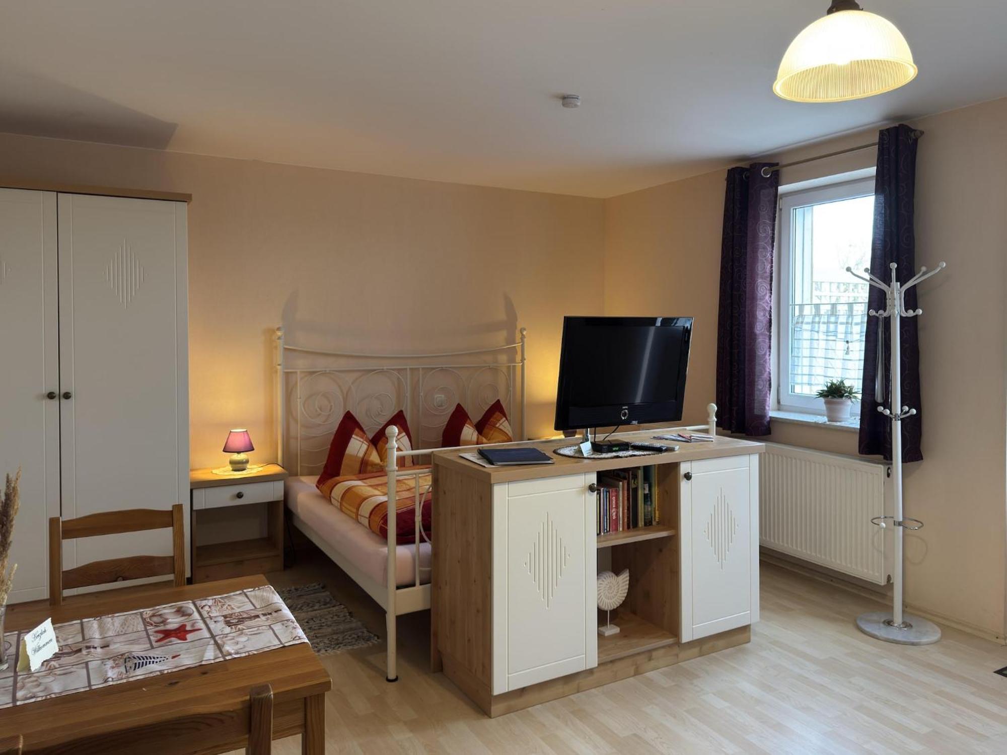 Pretty Apartment In Wiek With Garden Wiek auf Ruegen Luaran gambar
